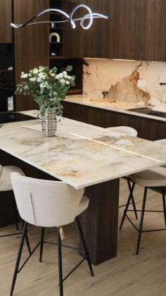 Notre showroom vous attend ! ✨

Chez Cuisines & Solutions, nous concevons des espaces de vie sur mesure où design,...