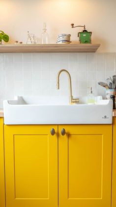 Une cuisine pleine de lumière et de caractère 💛

On craque pour le mariage du jaune éclatant, de la crédence en zellige...