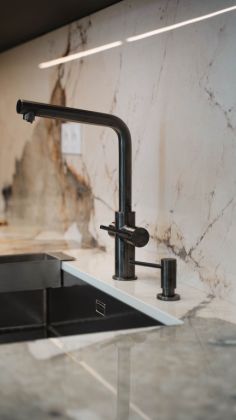 Et si votre mitigeur servait aussi de l’eau pétillante ?! 🫧

L’innovation s’invite dans la cuisine avec ce mitigeur qui...