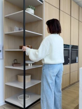 ✨Invisible au premier regard, indispensable au quotidien !
Ce meuble rotatif sur mesure offre un gain de place...