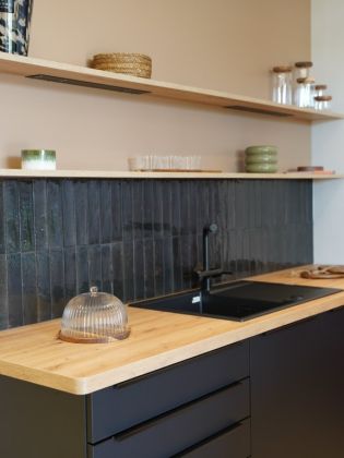 Le détail qui change tout dans une cuisine : la crédence ! 

Souvent choisie en dernier, elle joue pourtant un rôle...