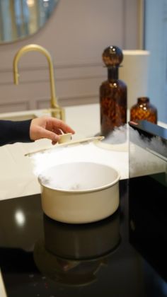 POV : on te dit que les hottes intégrées n’aspirent pas…
mais la vidéo dit tout le contraire ! 💨

Hotte : @novy_france